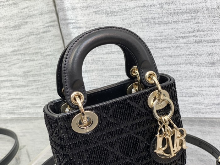 Handbag   Dior  size  12*10*5 cm