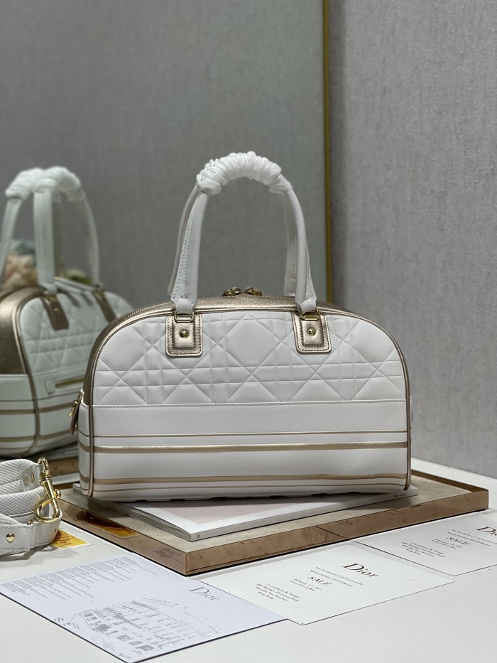  Handbag   Dior  6202  size 34×18×15 cm