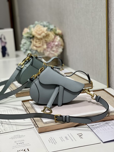 Handbag   Dior  3351 size 19.5×16×6.5 cm