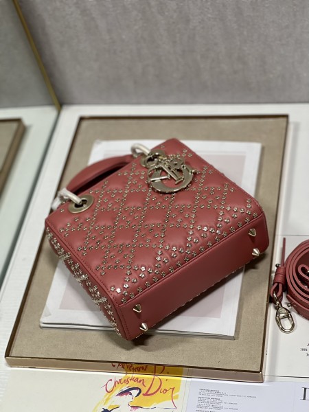 Handbag   Dior   0531  size  20×16.5×8 cm