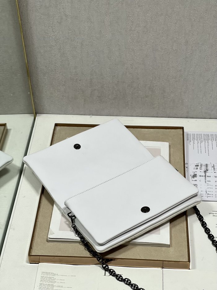  Handbag   Dior  5136  size  24×15×7 cm