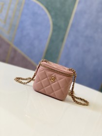 Handbag   Chanel 81136  size  10.5 8.5 7 cm