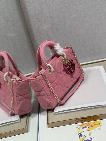 Handbag   Dior 0540 size  26*6*14 cm