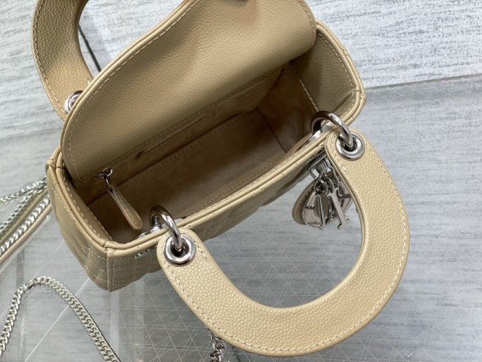 Handbag   Dior  size  17 cm