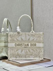 Handbag   Dior  1286  size  36×28  cm