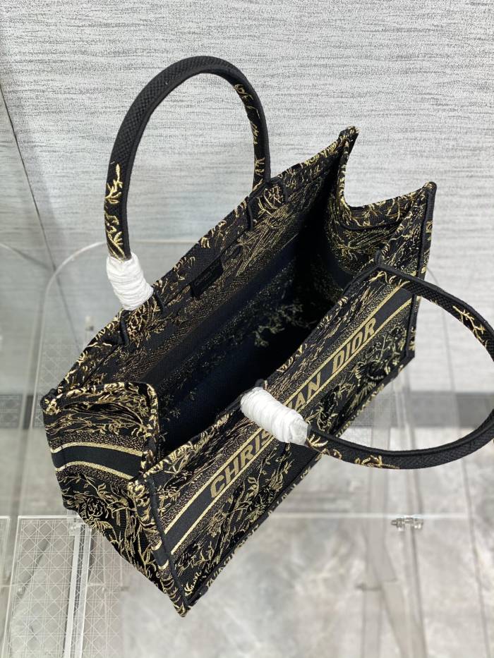 Handbag   Dior  size  36*18*28 cm