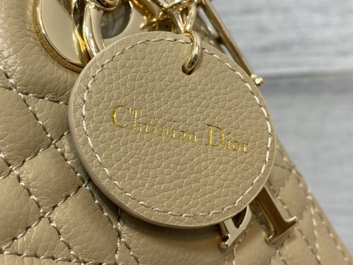  Handbag   Dior   size 17 cm