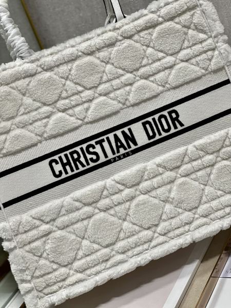 Handbag   Dior  1286  size  41*32 cm