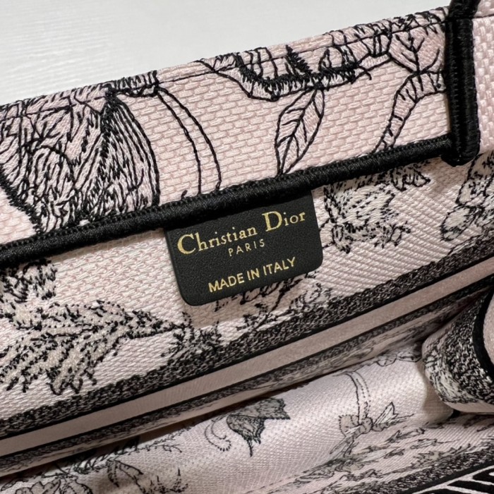 Handbag  Dior  1286  size 36×28  cm