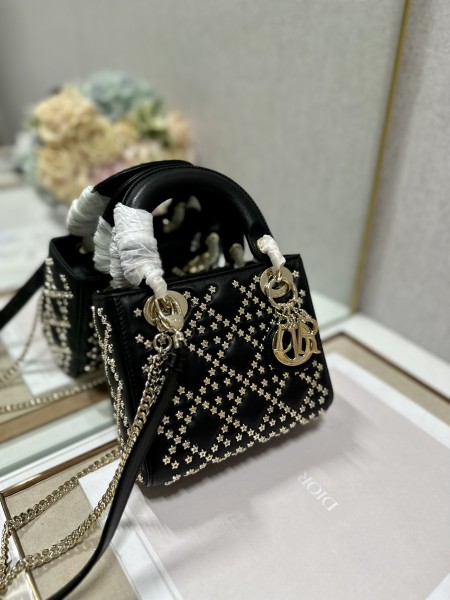 Handbag   Dior 0505  size  17×7.5×14 cm