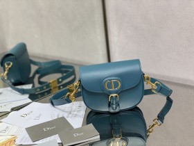 Handbag   Dior  size  18*14*5 cm