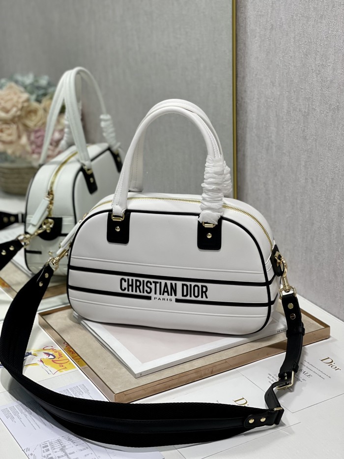  Handbag   Dior  6204  size  34×22×14 cm