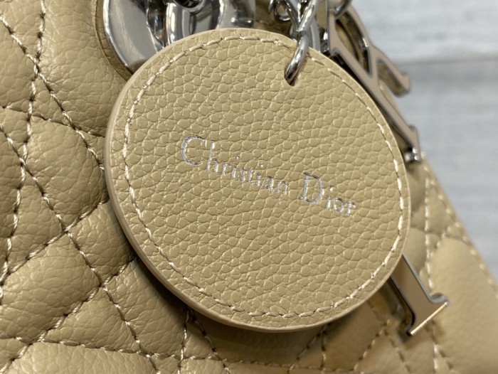 Handbag   Dior  size  20 cm