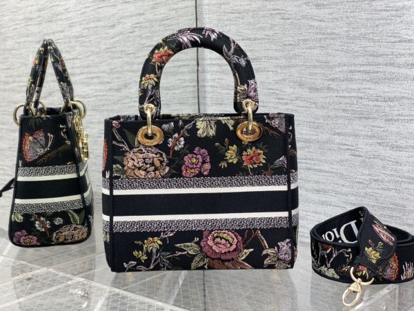 Handbag   Dior  size  24*11*20 cm