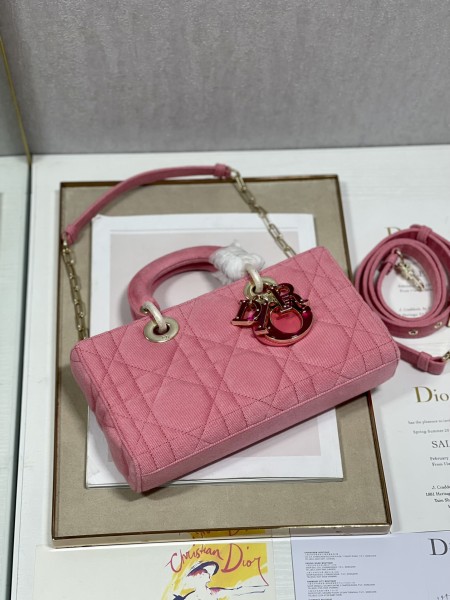 Handbag   Dior 0540 size  26*6*14 cm