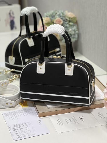  Handbag   Dior  size 34×18×15 cm