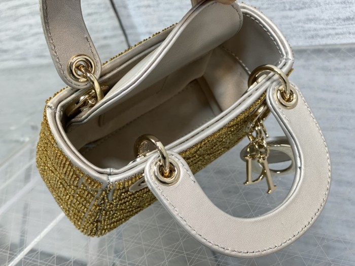 Handbag   Dior  size  12*10*5 cm