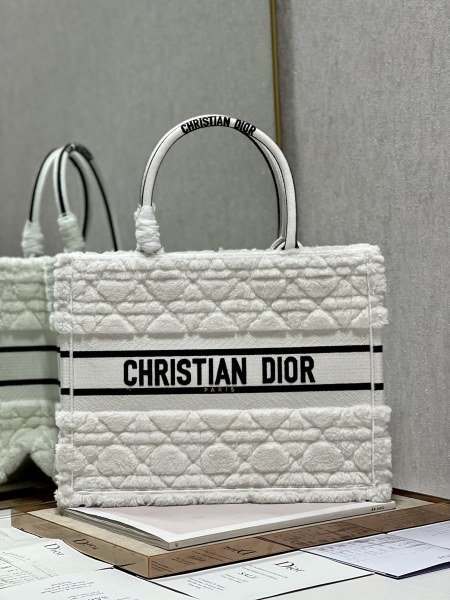 Handbag   Dior  1286 size 36×28 cm