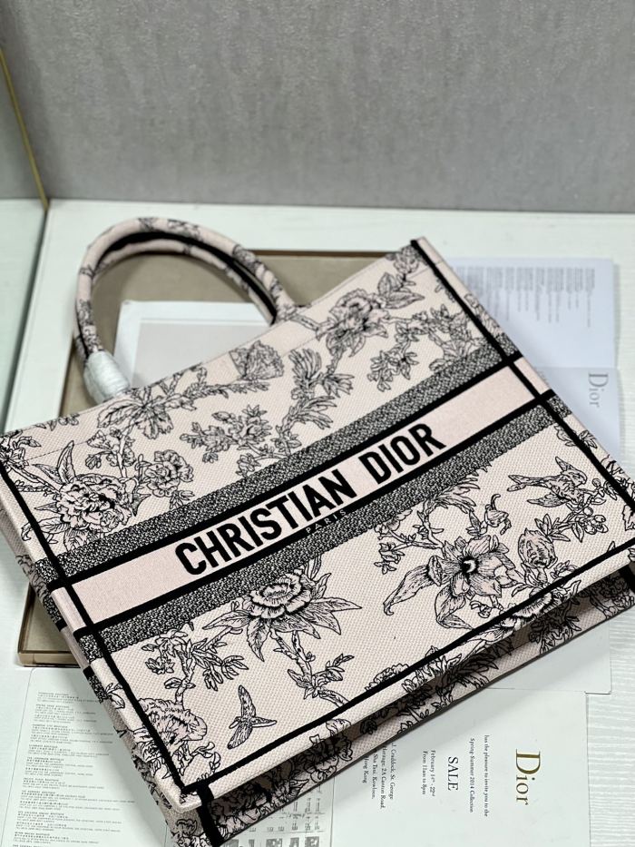 Handbag  Dior  1286  size  41*32 cm