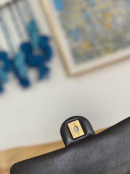 Handbag  Chanel  AS3393  size 14x22x8 cm