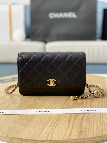 Handbag   Chanel  81133   size  19 cm