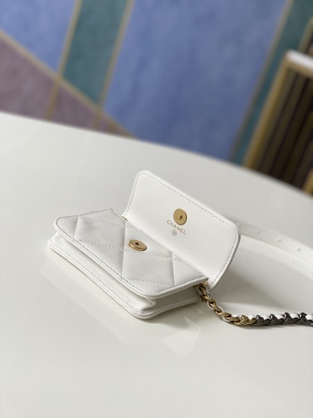 Handbag  Chanel  81166  size  12 8.5 2.5 cm