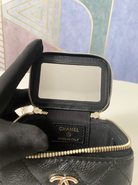 Handbag   Chanel   81186  size  10.5-8.5-7 cm