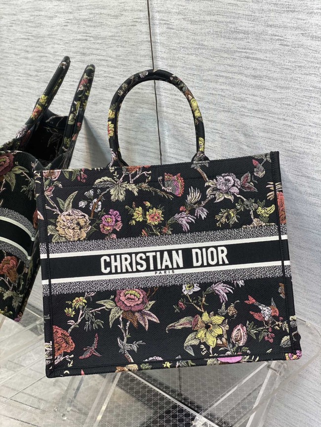 Handbag   Dior  size  42*18*35 cm