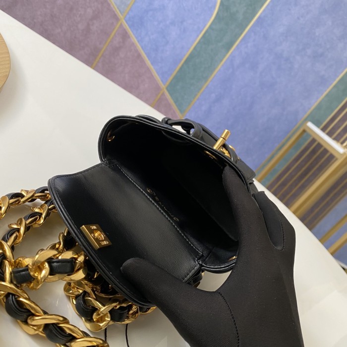 Handbag   Chanel   88793  size  17 7 15 cm