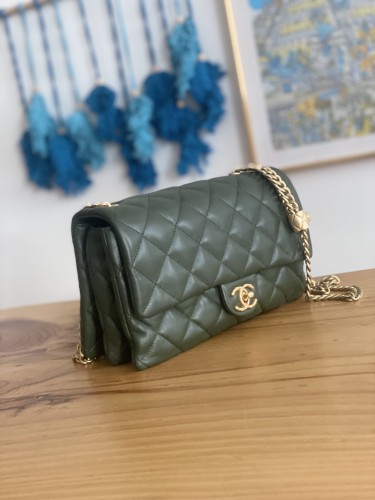  Handbag  Chanel  AS3609 size  16x25x10 cm