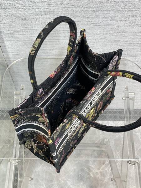 Handbag   Dior  size  26*8*22 cm