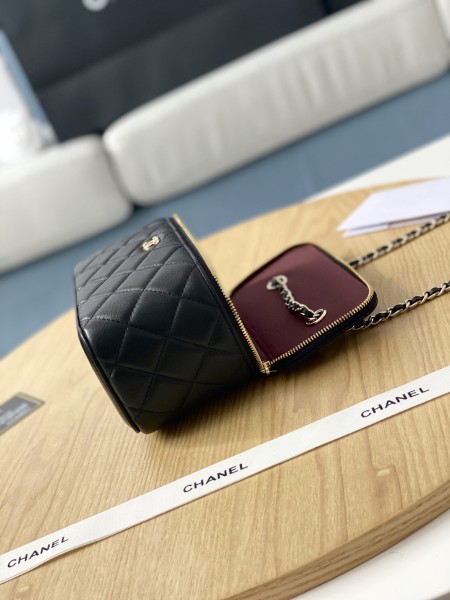 Handbag   Chanel 81341  size 9.5*17*8 cm