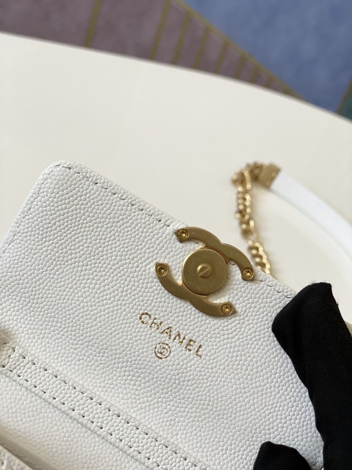 Handbag    Chanel  81156  size  12 9 2.5 cm