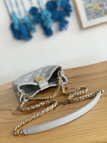 Handbag    Chanel  3475  siez  12.5*19*6.5* cm