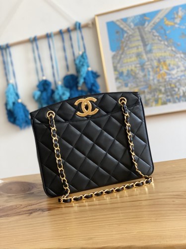 Handbag    Chanel  A98  size  28*9 *23 cm