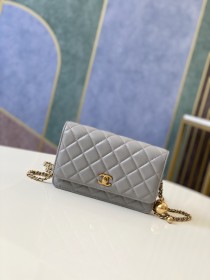 Handbag   Chanel  81133  size  19 cm
