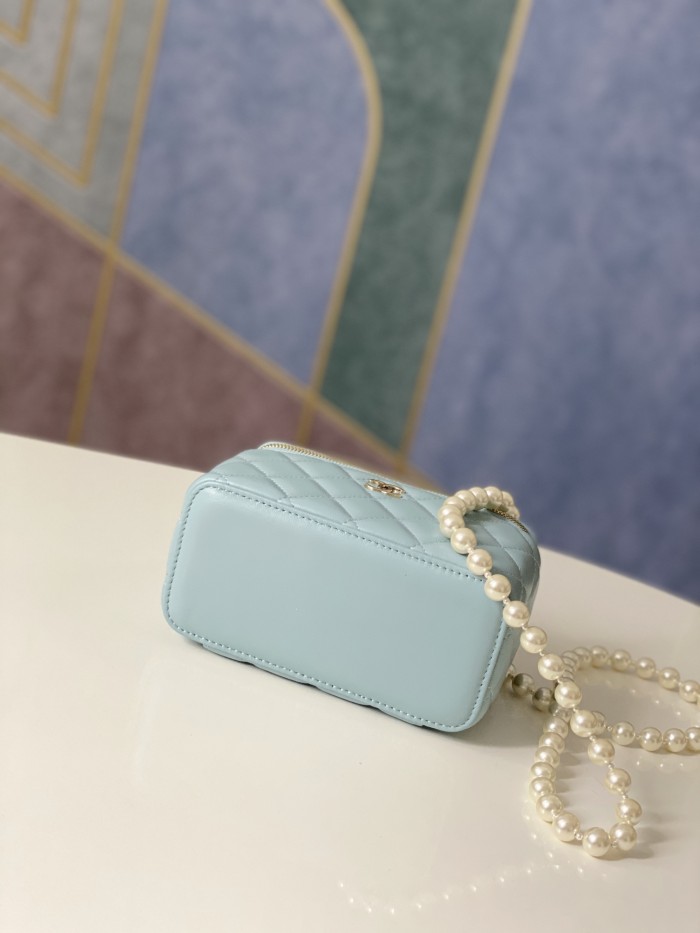 Handbag    Chanel   81192  size  9.5-17-8 𝗰𝗺