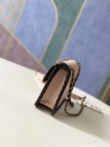 Handbag    Chanel  AS2495  size  19x15x6 cm