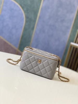 Handbag   Chanel 81138  size  16 9.5 8 cm