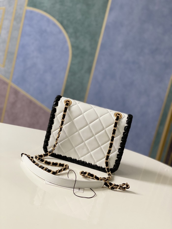 Handbag   Chanel AS2495  size  19x15x6 cm