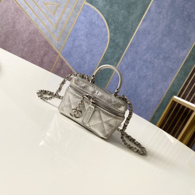 Handbag  Chanel  AP2194  size  12 11.5 7 cm