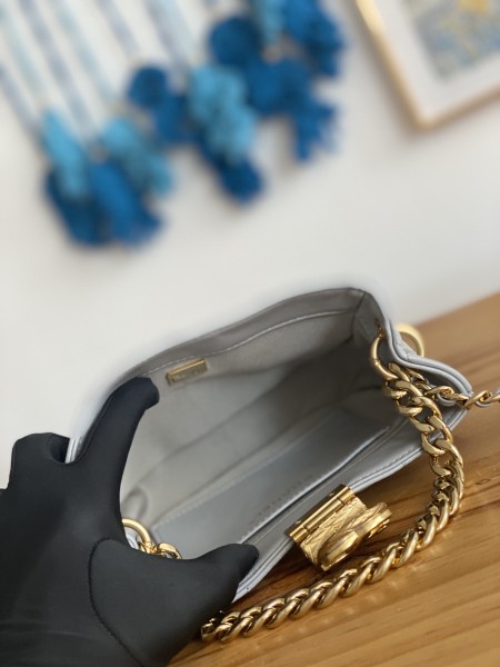 Handbag    Chanel  3475  siez  12.5*19*6.5* cm