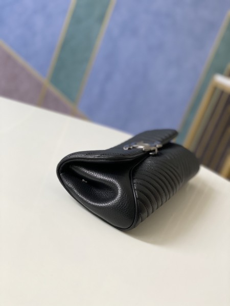 Handbag   Chanel  86015  size  30.12.6  cm