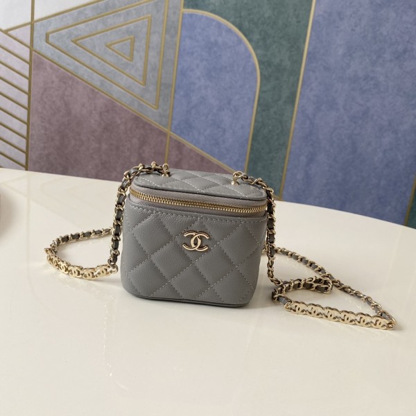 Handbag   Chanel  81186  size  10.5-8.5-7 cm