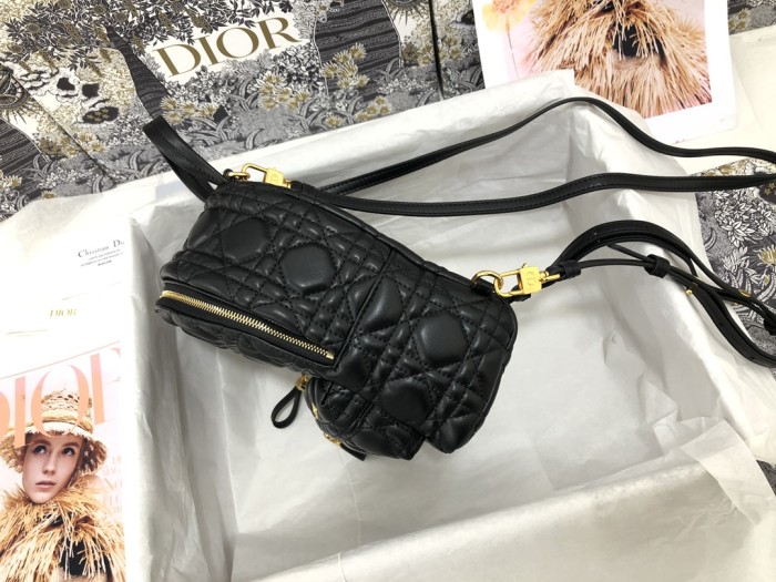 Handbag   Dior  M9222  size  16 x 21 x 8.5  cm