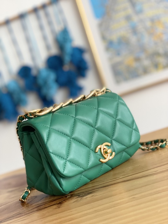 Handbag   Chanel  3365  size  17X11.5X8.5 Cm