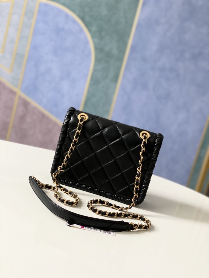 Handbag   Chanel AS2495  size  19x15x6 cm