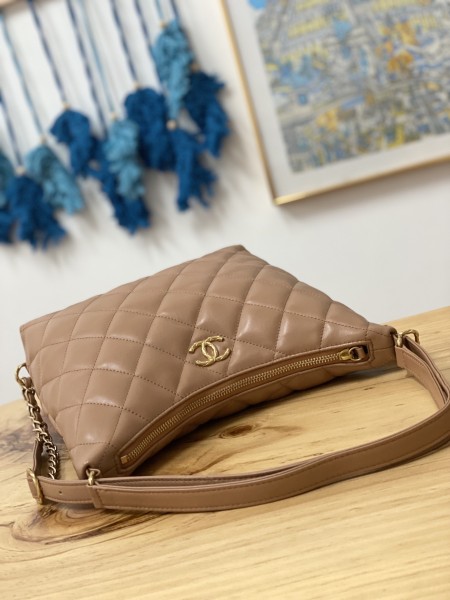 Handbag  Chanel   3488  size  25cmX27cmX9.5  cm