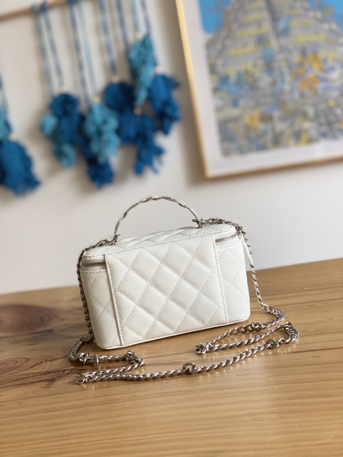 Handbag   Chanel  81199  size  17 cm