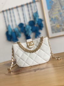 Handbag  Chanel 3475  size  12.5*19*6.5* cm